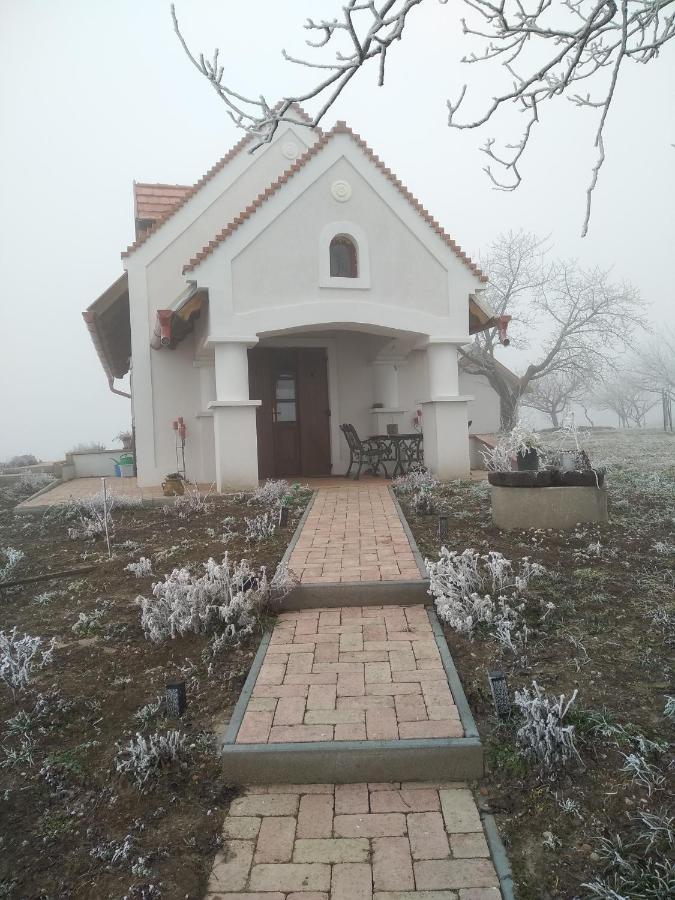 Вилла Casa Beata Lesencetomaj Экстерьер фото