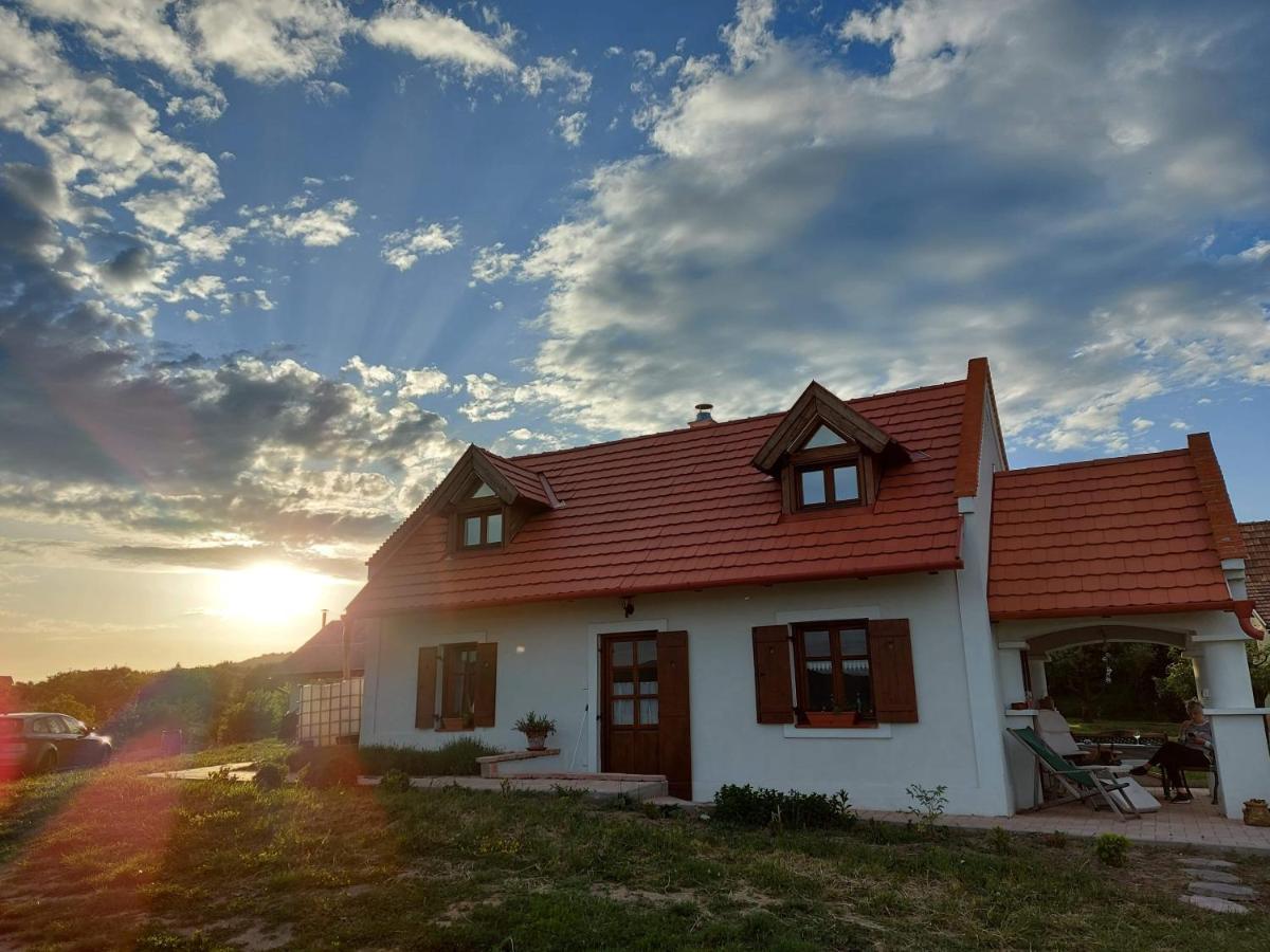 Вилла Casa Beata Lesencetomaj Экстерьер фото