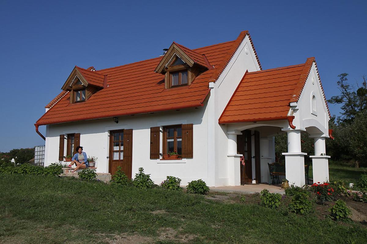 Вилла Casa Beata Lesencetomaj Экстерьер фото