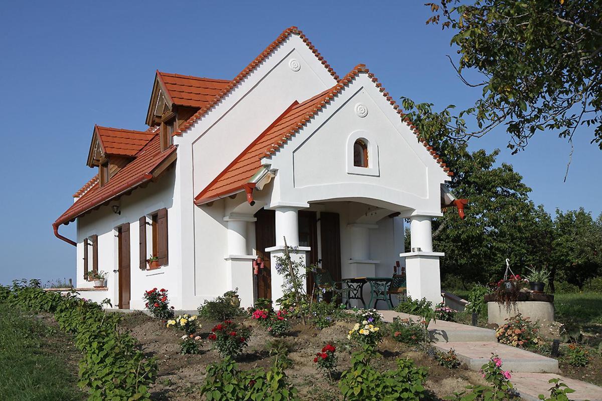 Вилла Casa Beata Lesencetomaj Экстерьер фото